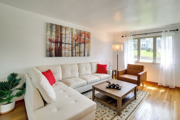 House (5 Bedrooms) | Front of property