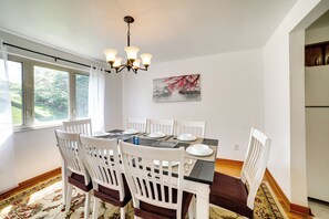 House (5 Bedrooms) | Interior