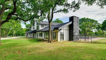House (Multiple Bedrooms) | Interior