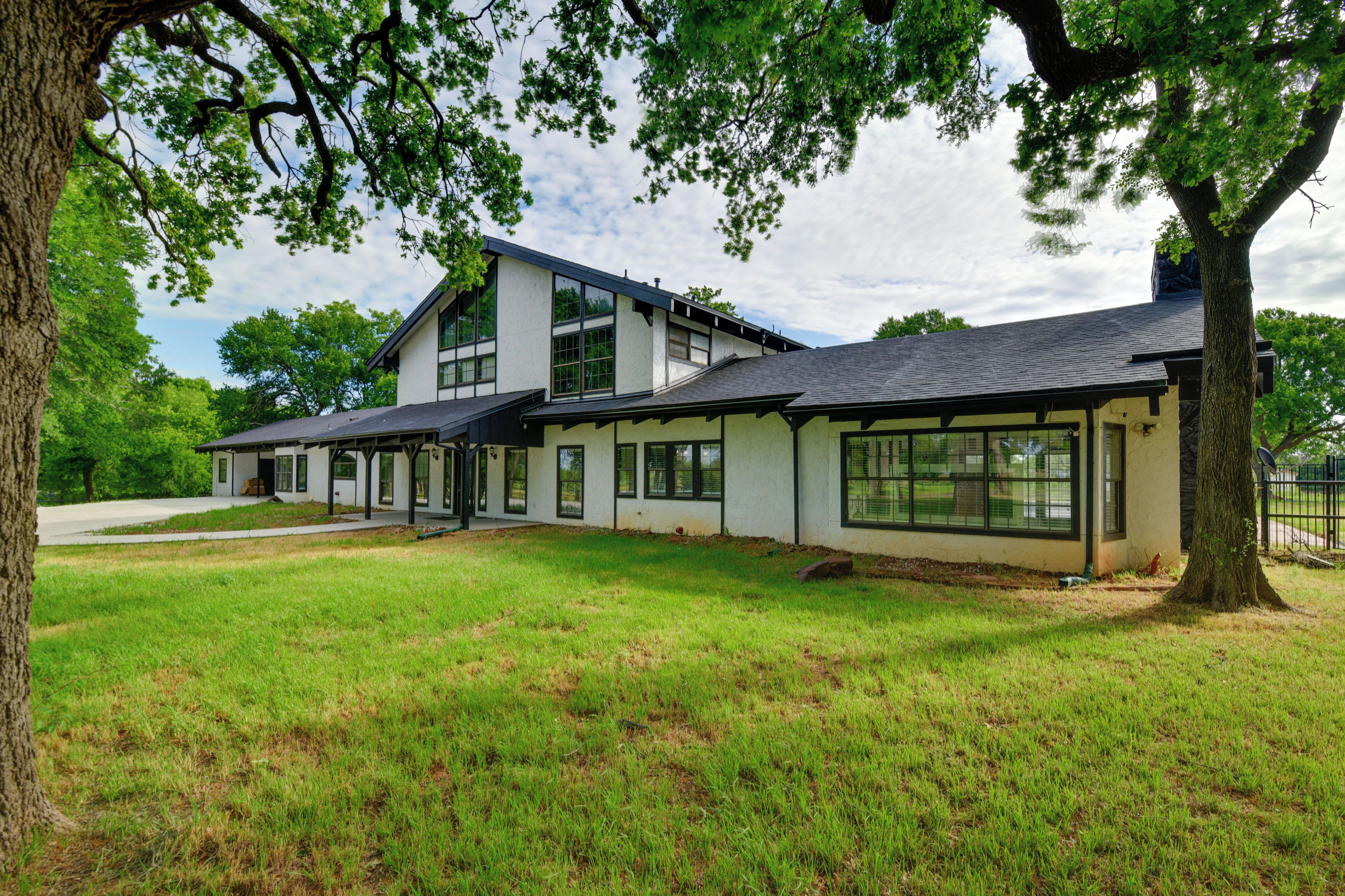 House (Multiple Bedrooms) | Front of property
