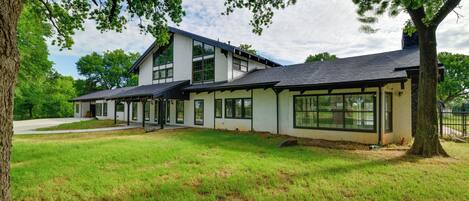 House (Multiple Bedrooms) | Front of property