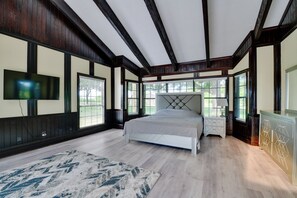 House (Multiple Bedrooms) | Interior - Private Pool: Pilot Point Home on 45 Acres (Pilot Point)