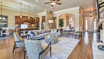 House (3 Bedrooms) | Interior