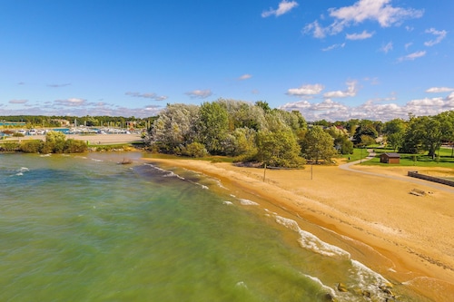 Elk Rapids Condo w/ Balcony Overlooking Elk Lake!