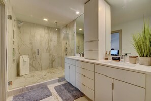 Interior - Modern Home With Yard 3 Mi to Uptown Charlotte! (Charlotte)