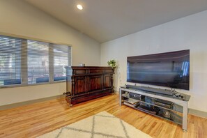 Interior - Modern Home With Yard 3 Mi to Uptown Charlotte! (Charlotte)