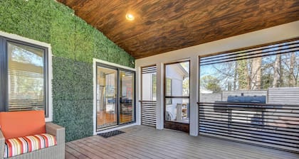 Modern Home With Yard 3 Mi to Uptown Charlotte!