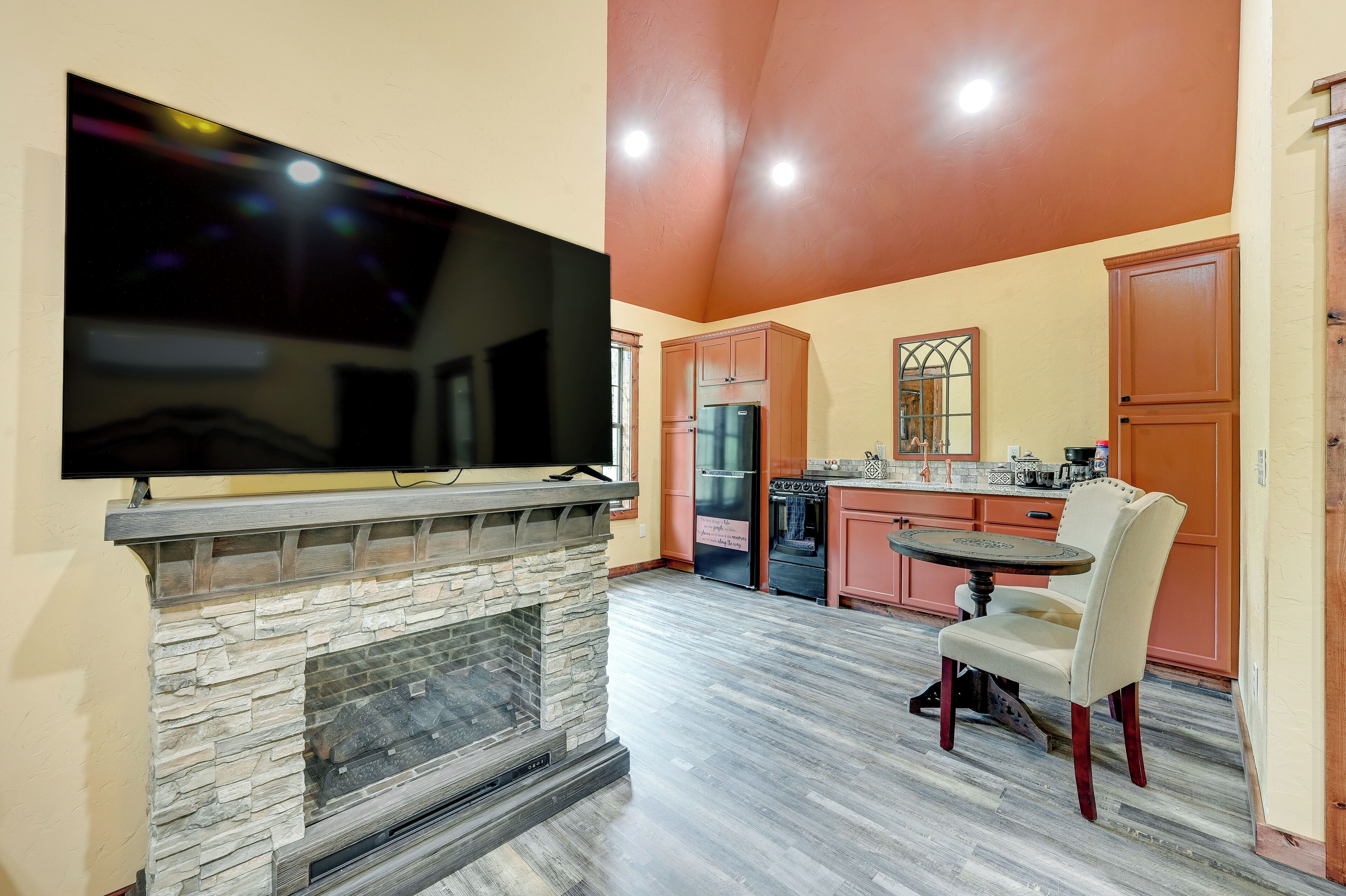 Apartment (0 Bedroom) | Interior