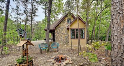 Blissful Broken Bow Studio: Fire Pit & Jacuzzi Tub