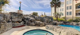 Villa Capriani Condo w/ Direct Beach Access!