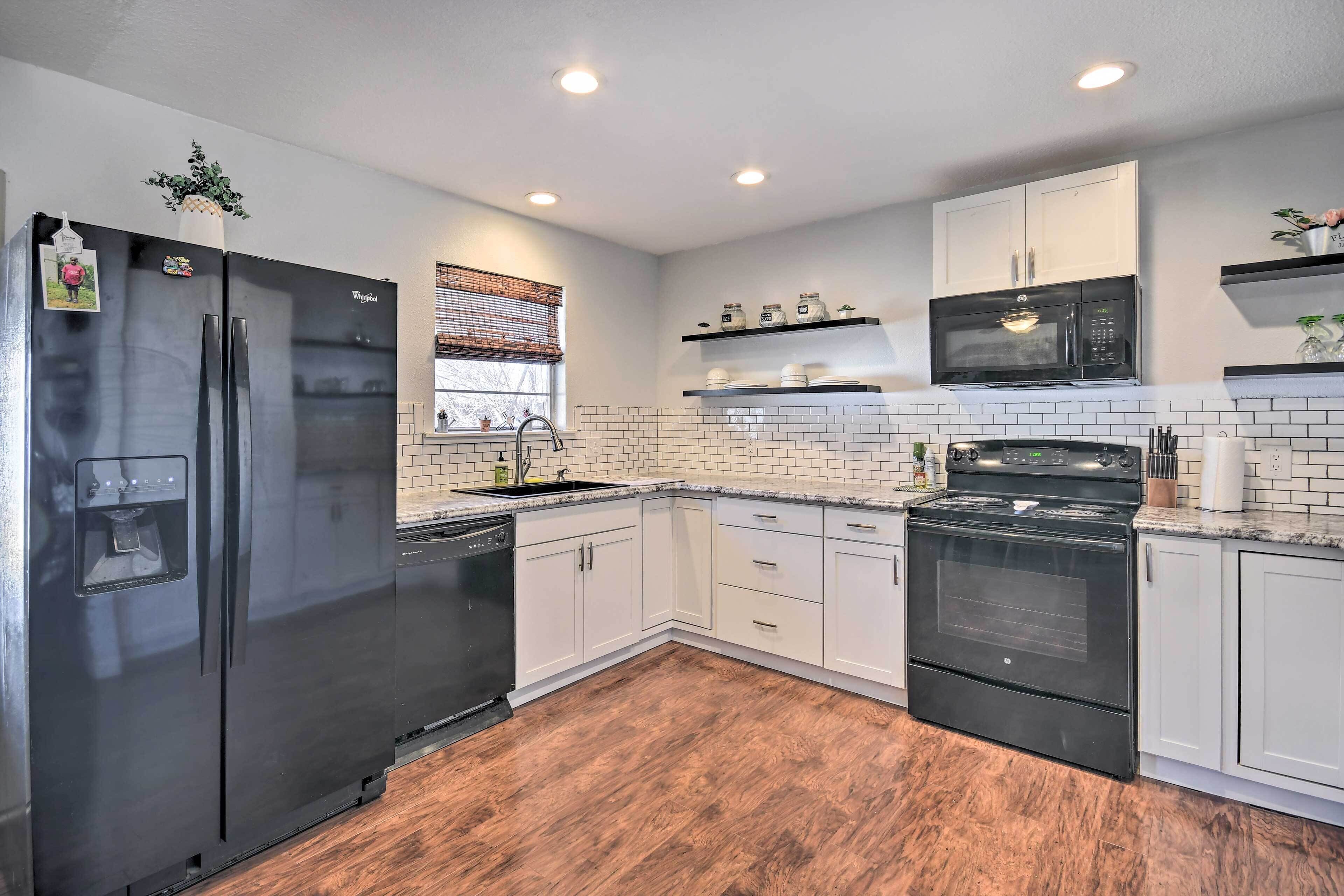 House (3 Bedrooms) | Private kitchen | Microwave, oven, stovetop, dishwasher