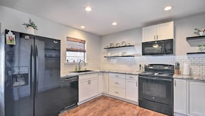 Nhà (3 Bedrooms) | Bếp riêng