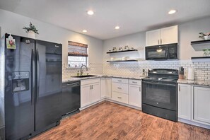 独立别墅 (3 Bedrooms) | 私人厨房 | 微波炉、烤箱、炉灶、洗碗机