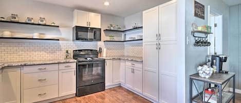 House (3 Bedrooms) | Private kitchen | Microwave, oven, stovetop, dishwasher