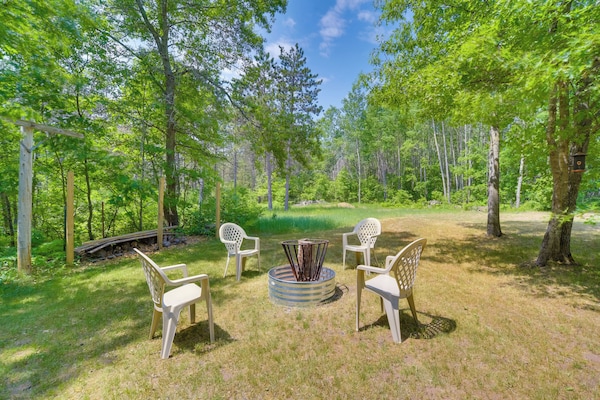 Wooded Danbury Cabin W/ Grill + Fire Pit! - Wisconsin