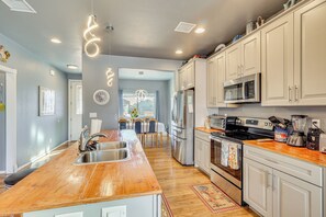 House (3 Bedrooms) | Interior