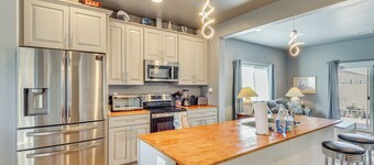 Kingman Getaway w/ Patio Near Route 66!