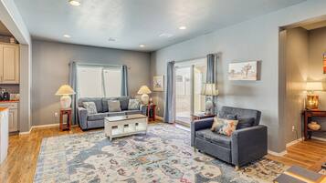 House (3 Bedrooms) | Interior