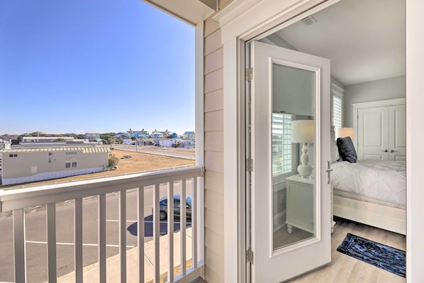 Apartment (3 Bedrooms) | Interior - Gorgeous Emerald Isle Getaway: Walk to Beach! (Emerald Isle)