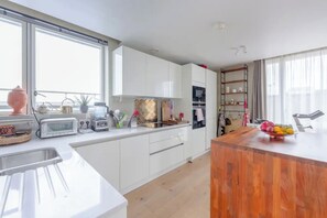 Leilighet – basic, flere senger | Eget kjøkken | Kjøleskap, mikrobølgeovn, ovn og kokeplater