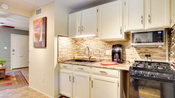 ๋น๋ผ (2 Bedrooms) | ๋ด๋ถ