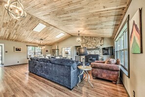 Interior - Ruidoso 'memories Mountain Retreat' w/ Hot Tub! (Ruidoso)