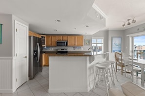 Condo, 3 Bedrooms | Private kitchen