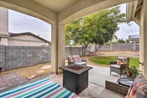 Interior - Fire Table, Grill: Surprise Cottage w/ Pool Access (Surprise)