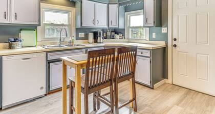 The Junction: Victorian Home in Quaint Fortville!