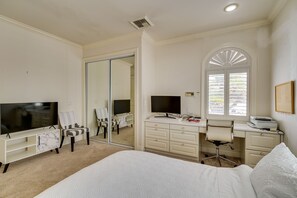 5 bedrooms, iron/ironing board, bed sheets