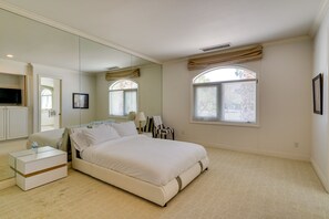 5 habitaciones, tabla de planchar con plancha y ropa de cama 