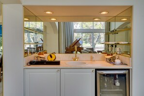 Oven, stovetop, dishwasher, highchair