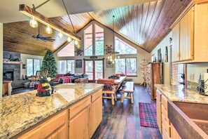 House (4 Bedrooms) | Interior