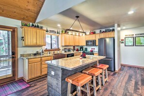 House (4 Bedrooms) | Interior