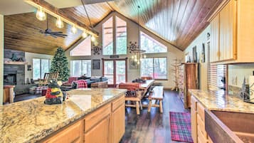 House (4 Bedrooms) | Interior