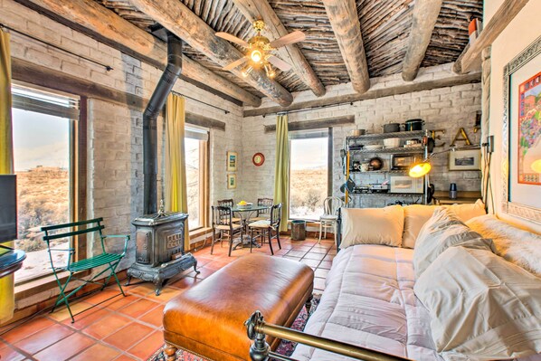 House (1 Bedroom) | Interior - Casita Vacation Rental Near Taos w/ Patio! (Taos)