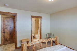 House (5 Bedrooms) | Interior