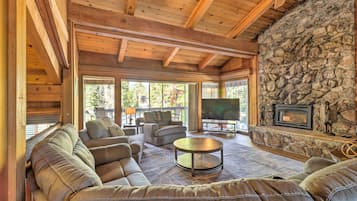 House (4 Bedrooms) | Front of property