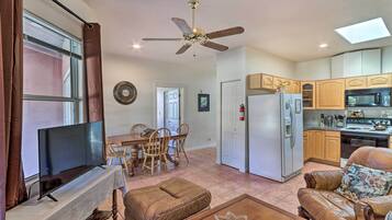 Apartment (2 Bedrooms) | Front of property