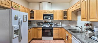 Eloy Desert Oasis w/ Courtyard & Pool Access!