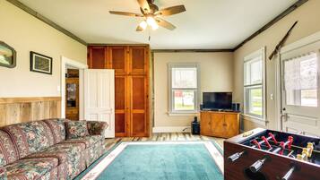 House (3 Bedrooms) | Interior