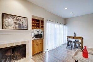Apartment (1 Bedroom) | Interior - Comfortable Dallas Condo Close to Attractions (Dallas)