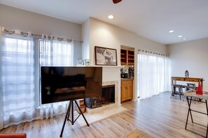 Apartment (1 Bedroom) | Interior - Comfortable Dallas Condo Close to Attractions (Dallas)