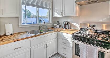 Norwalk Retreat w/ Pool ~ 11 Mi to Disneyland Park