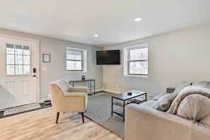 Apartment (1 Bedroom) | Interior - Charming Beacon Apt w/ Fire Pit: Near Hiking! (Beacon)