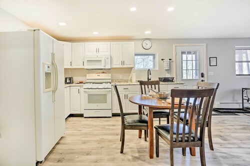 Charming Beacon Apt w/ Fire Pit: Near Hiking!