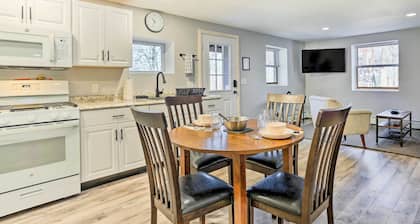 Charming Beacon Apt w/ Fire Pit: Near Hiking!