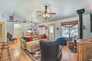 House (3 Bedrooms) | Interior