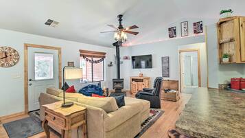 House (3 Bedrooms) | Interior