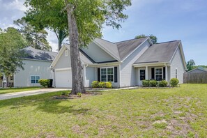 House (3 Bedrooms) | Interior - Johns Island Vacation Rental: 11 Mi to Charleston! (Johns Island)